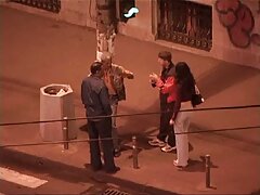 黒い女の子Sarayはいたずらです、隣人は誤って歩きます えっち 女性 動画