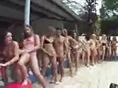 ソファの上に愛を作る 女の子 用 エロ 動画